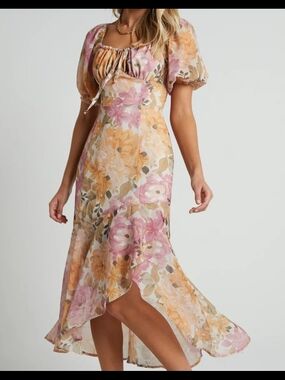 Showpo NWT Women's Floral Dress Size 8 Puff Sleeve Tie Front Ruffle Hem